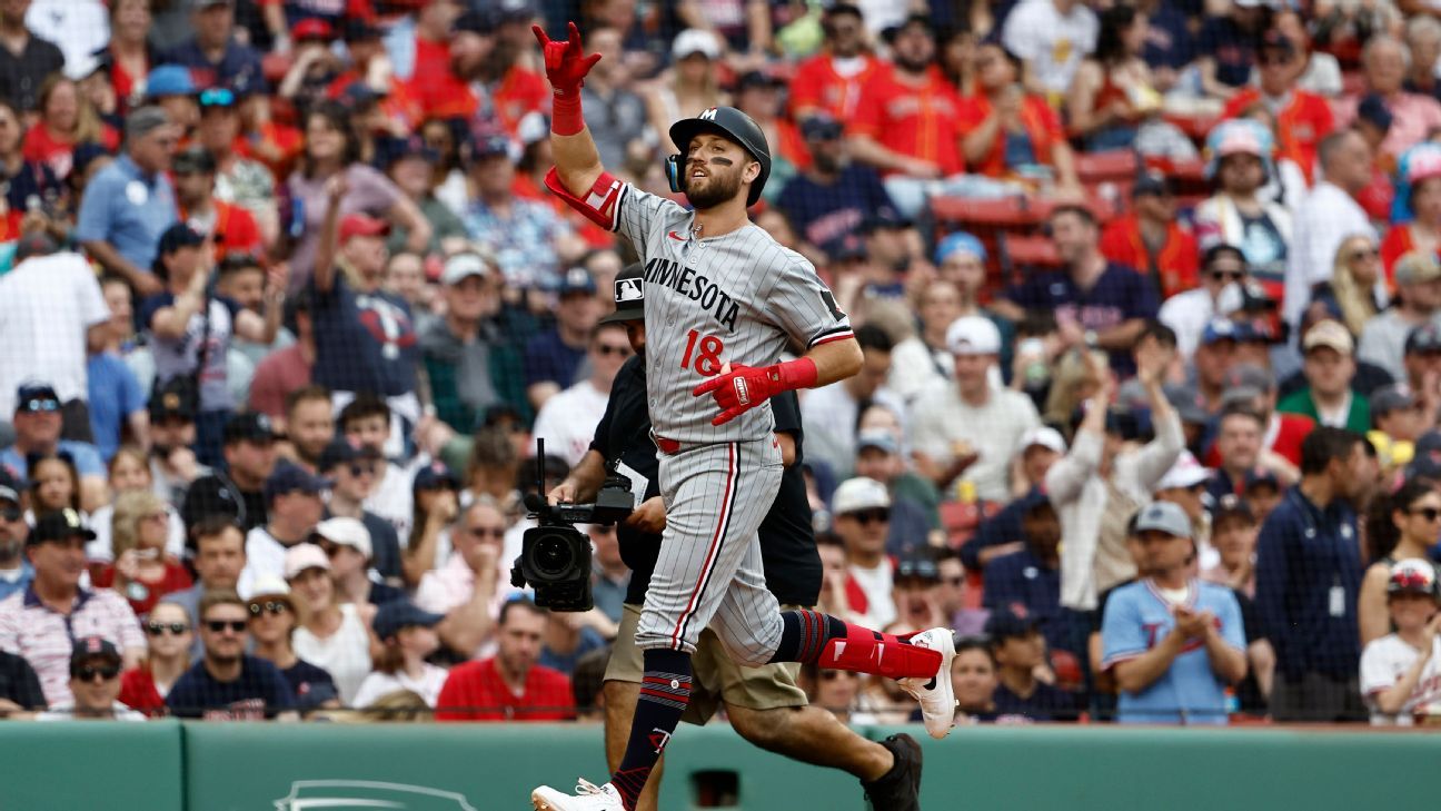 Twins’ Clemens homers at Fenway in front of dad