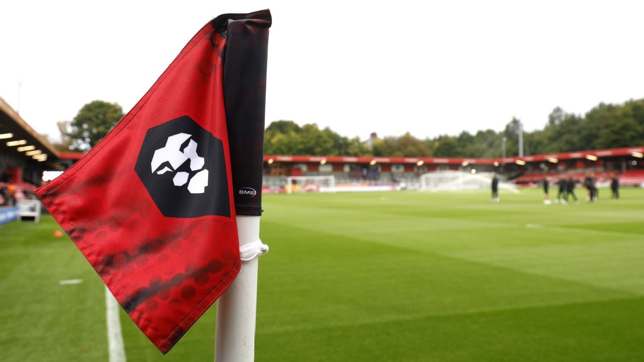 Beckham, Neville complete Salford City takeover