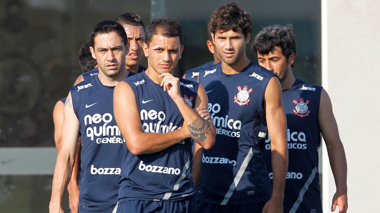 Ex-Corinthians diz que recusou convite do clube para voltar e revela motivo para aposentadoria precoce: 'Não era mais dinheiro...'