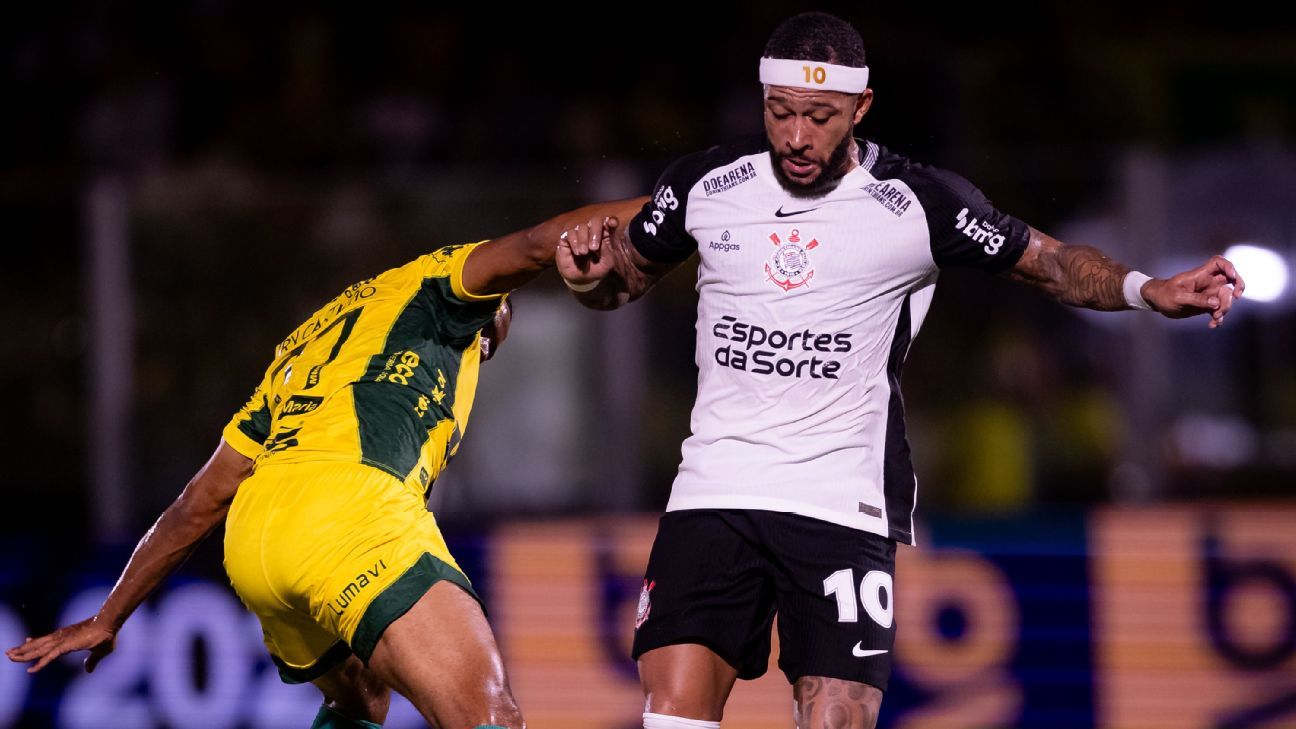 Atacante do Mirassol detona Memphis Depay: 'Era seu fã, mas hoje perdeu todo meu respeito'