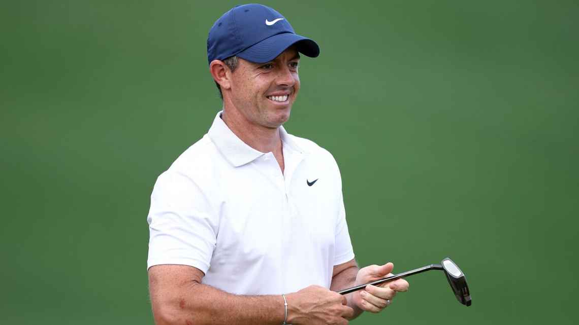 Rory McIlroy golfing