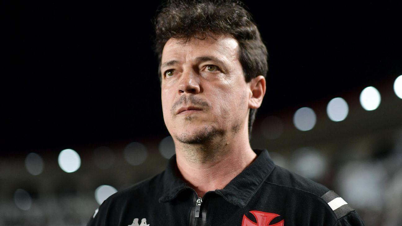 Fernando Diniz fala sobre protestos da torcida do Vasco: Assimilar vaia é obrigatório