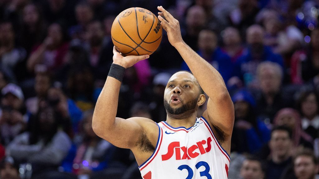 Sources: 76ers' Gordon opts out, hits free agency