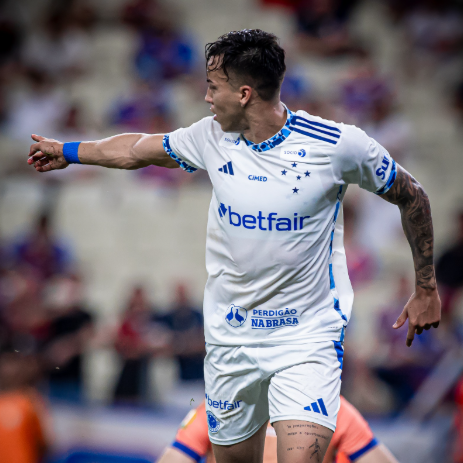 Gabigol conduz Cruzeiro à vitória e aproxima time dos líderes do Brasileirão