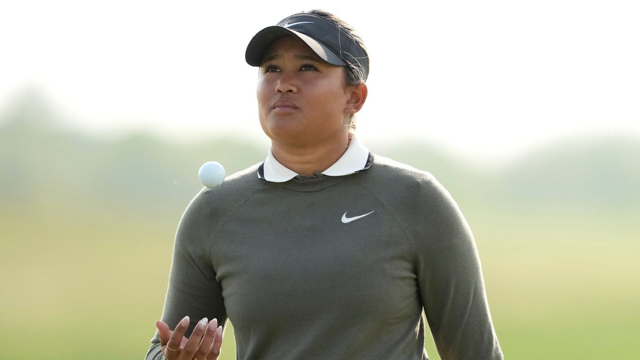 Avery forced to borrow clubs, still makes Open cut