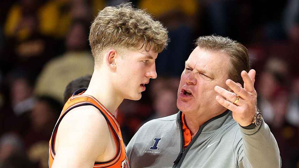 Kasparas Jakucionis playing for Illinois