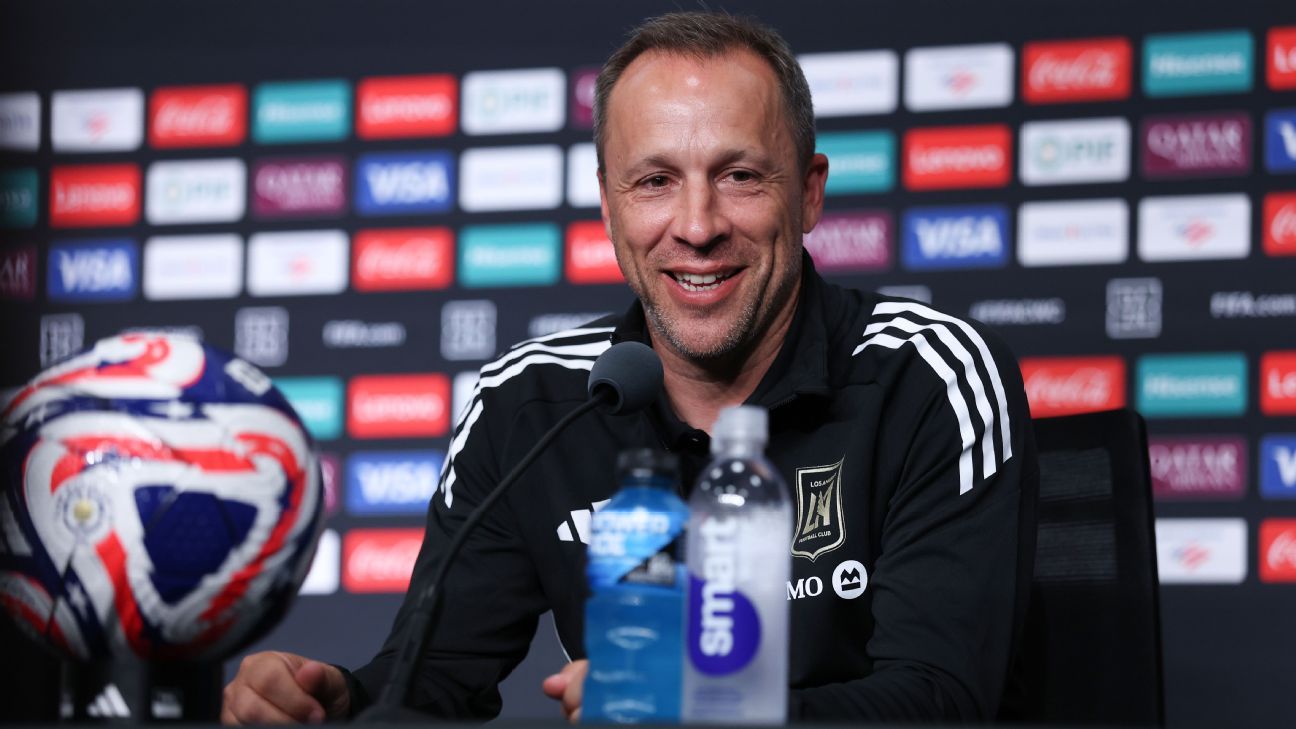 Técnico do LAFC diz que recebeu dicas de amigo sobre Flamengo e exalta rival no Mundial: 'Time fantástico'