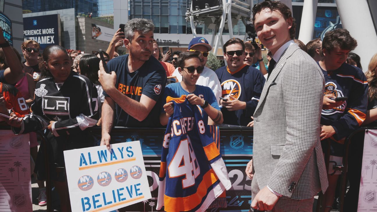Islanders make Schaefer No. 1 pick in NHL draft