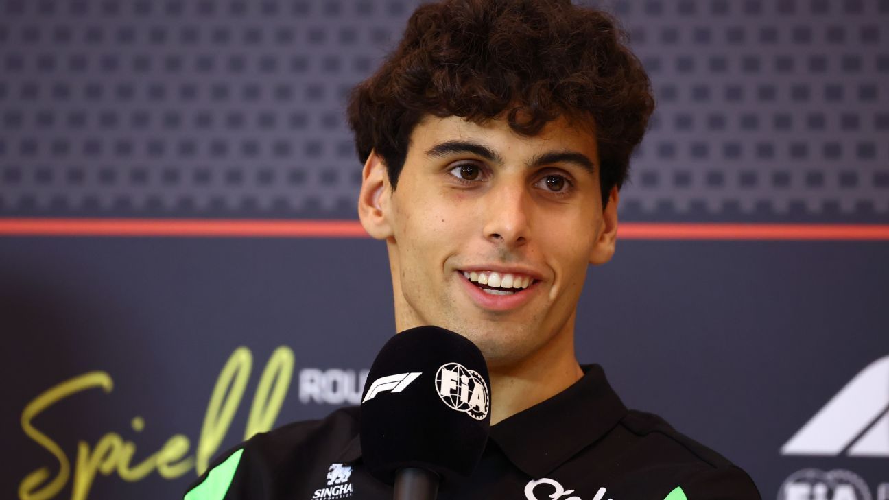 Após 'briga' na pista, Bortoleto ganha abraço emocionante de Alonso e 'parabéns' especial da F1