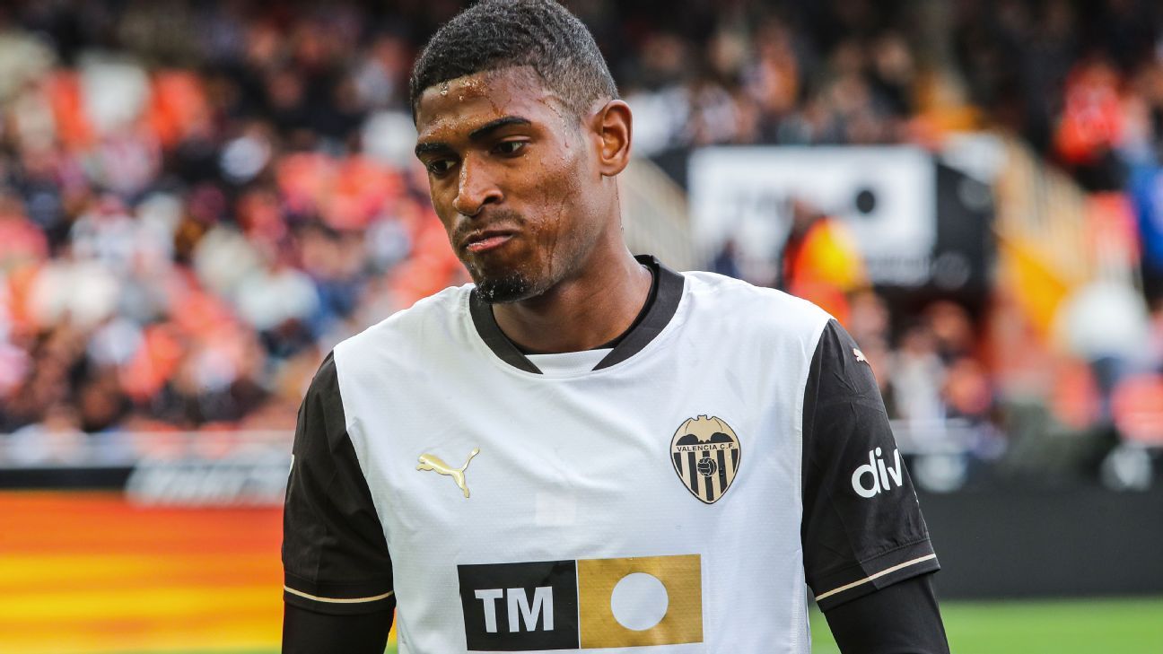 Sources: Valencia offer Arsenal target new deal