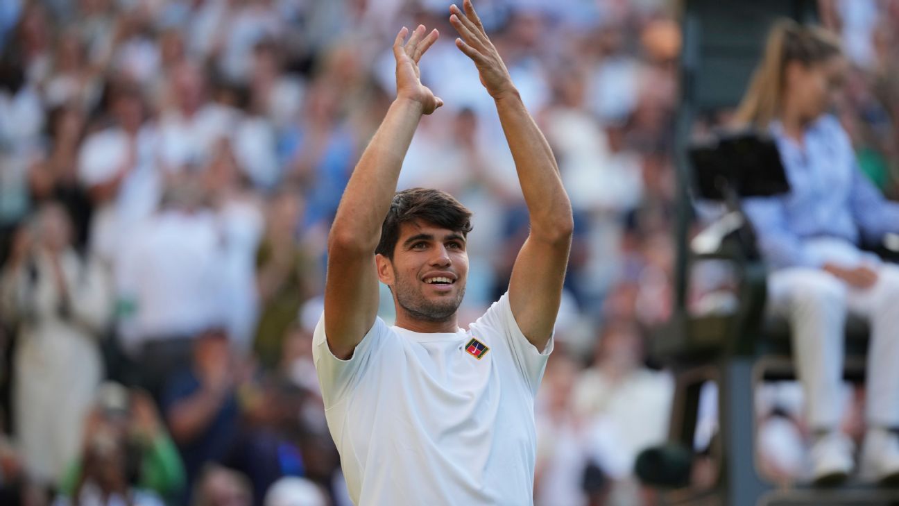 Alcaraz extends win streak to reach 4th round