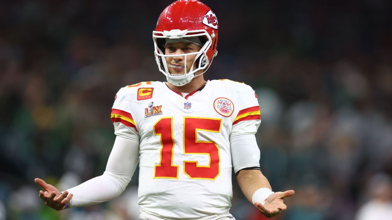 Mahomes in Round 11? WRs, RBs prioritized in 8-team mock draft