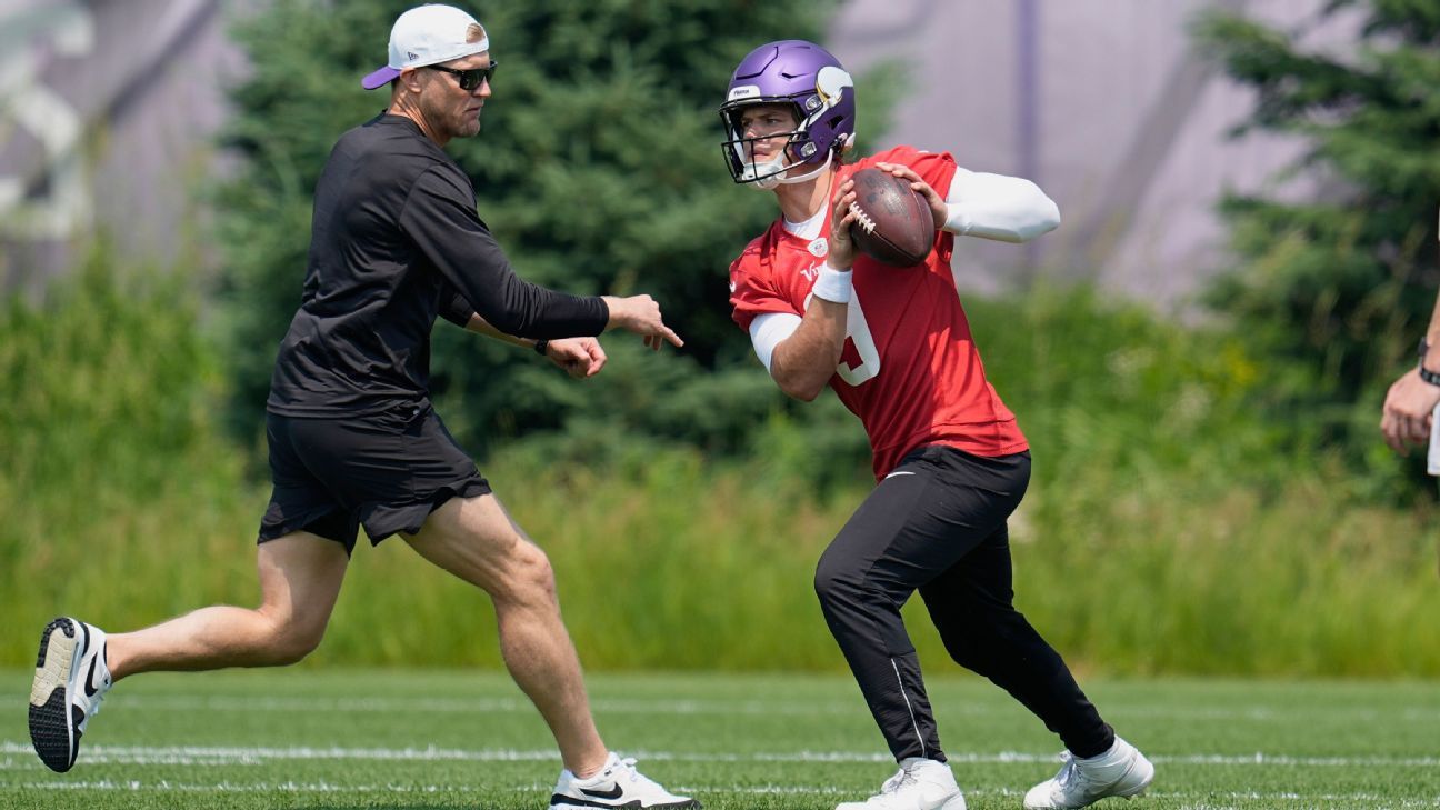 Josh McCown, entrenador de mariscales de campo