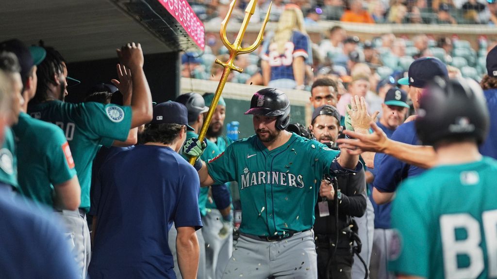 M's Raleigh hits 2 more HRs, brings total to 38
