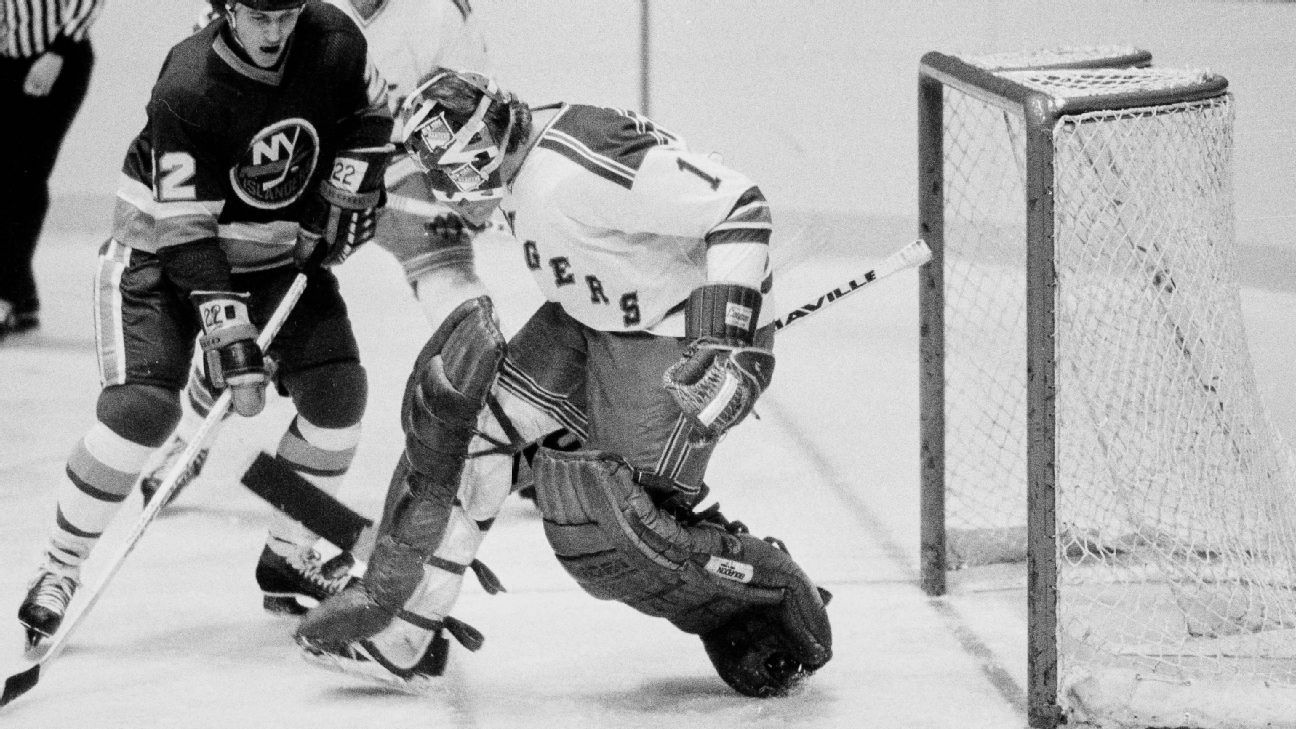 Ex-goalie, coach, exec Wayne Thomas dies at 77