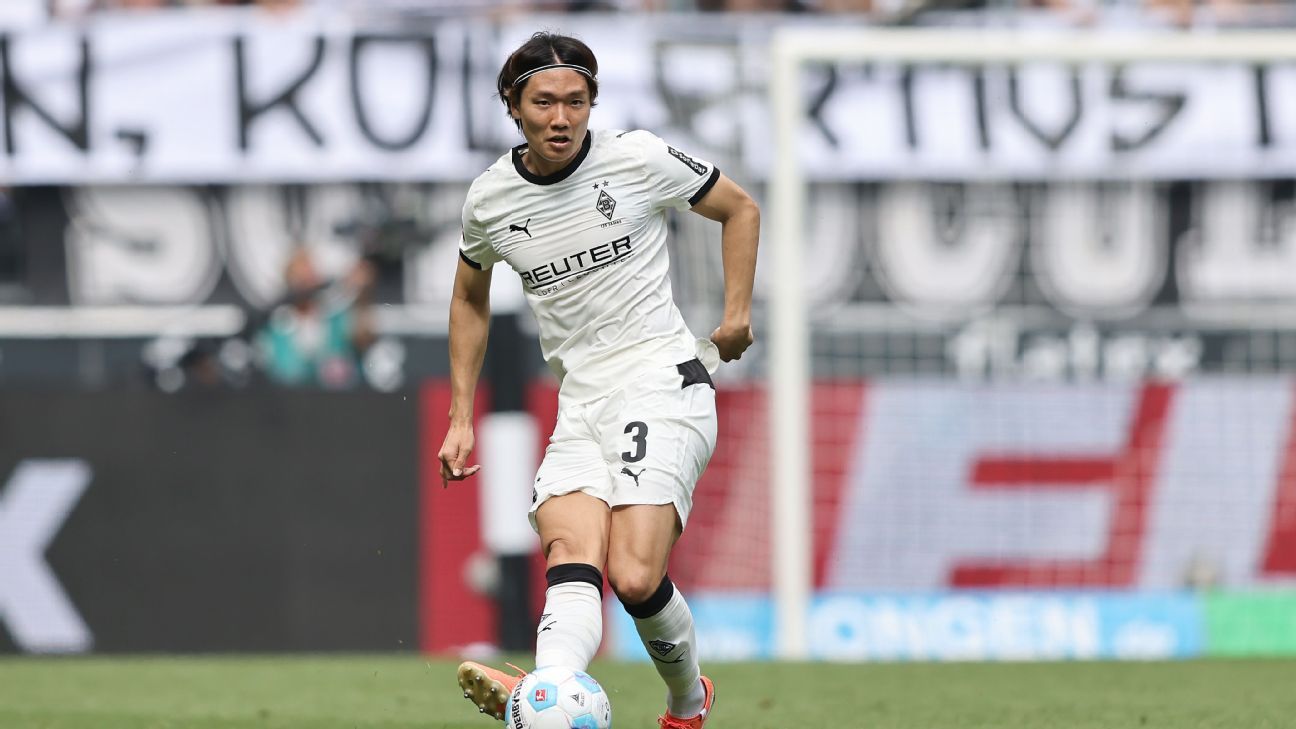 アムステルダムでの金曜日の日本の標識、イタクラに関するAjax and Gladbach協定