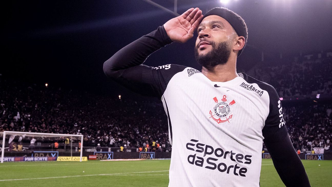 Memphis responde se está 100% fisicamente e lamenta pouco tempo na Holanda: 'Infelizmente não posso curtir um pouco minha família'