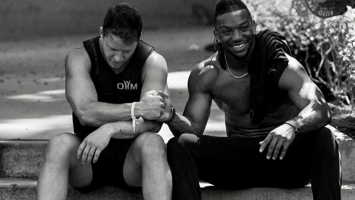 Bijan Robinson y Christian McCaffrey entrenando juntos