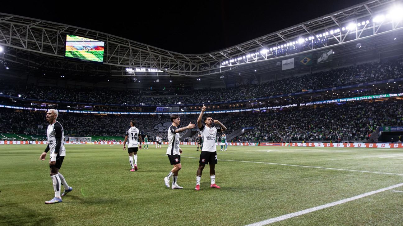 Perfil do estádio do Corinthians provoca Palmeiras: 'Grama de verdade e arquibancada que não para de cantar'
