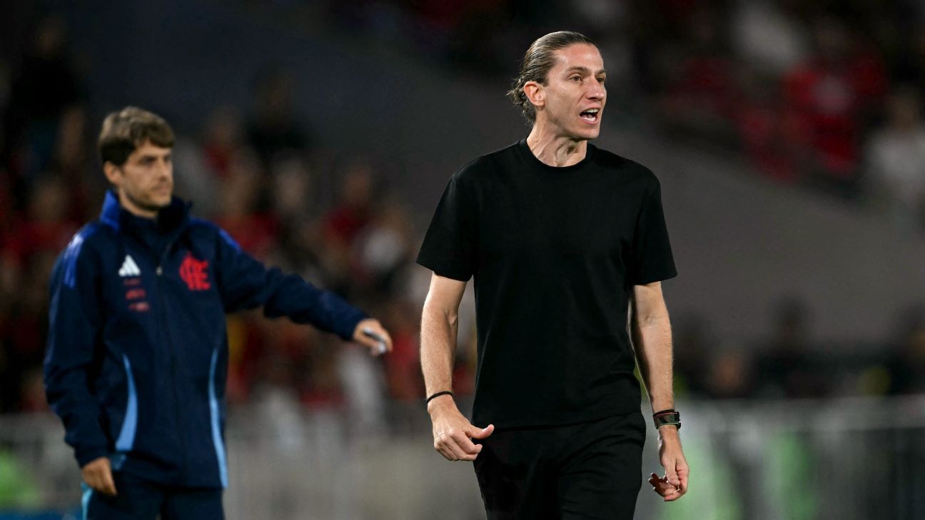 Flamengo enfrenta dificuldades no segundo tempo e preocupa Filipe Luís.