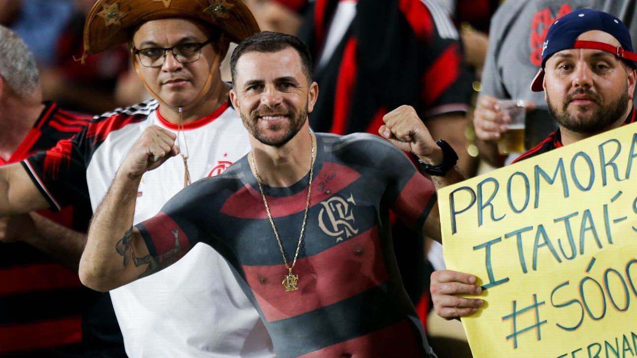 Torcedor tatua camisa do Flamengo e viraliza, busca missão para entrar no Maracanã