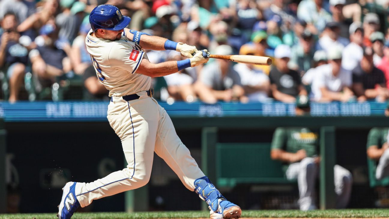 Raleigh hits 48th, 49th HRs to set catcher record