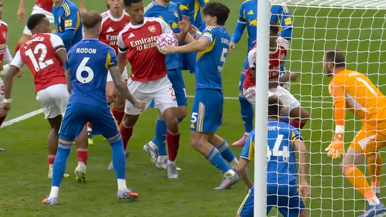 VAR in the Premier League: Refereeing errors? Man United, City and more in the debate.