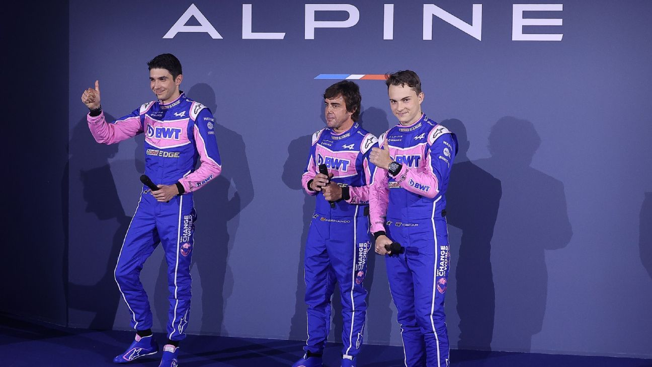 Alonso y Ocon con Piastri