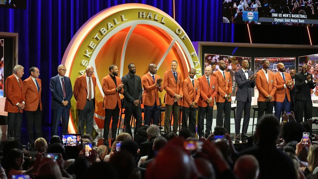Команда Искупления 2008 года на церемонии Зала славы баскетбола