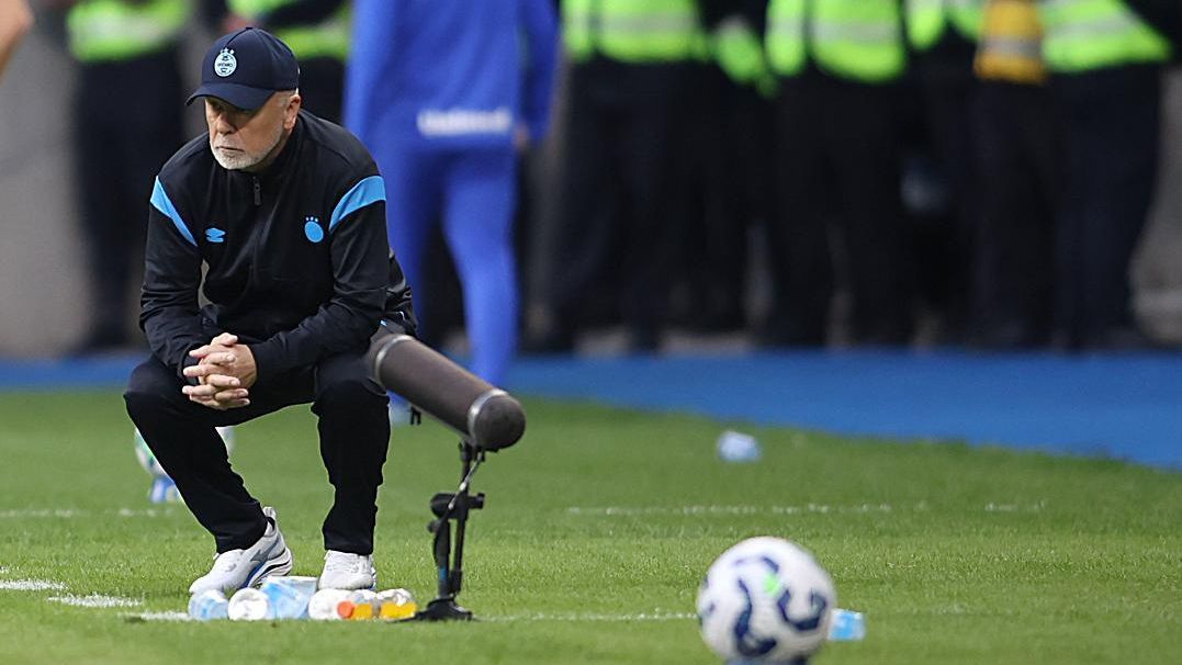 Mano Menezes esclarece equívoco em troca durante confronto entre Grêmio e Mirassol