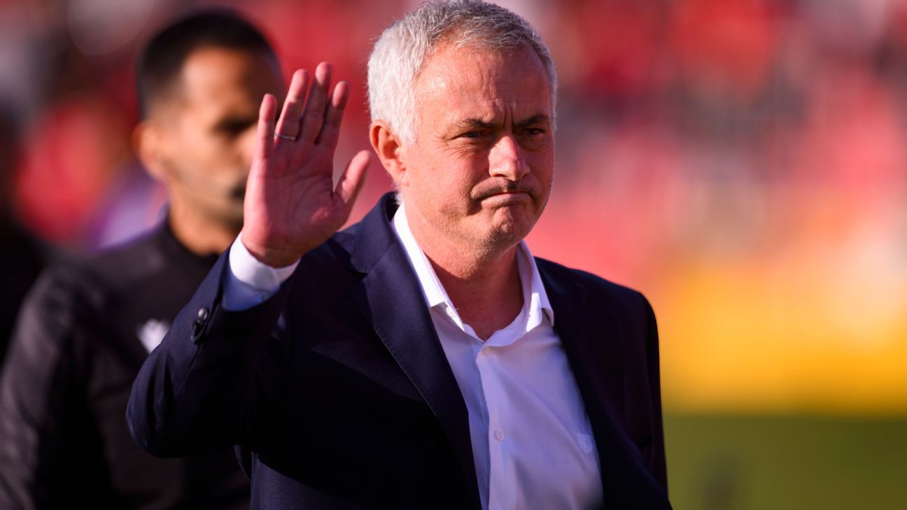 José Mourinho ganó su primer partido al frente del Benfica, 3-0 contra AVS el sábado.