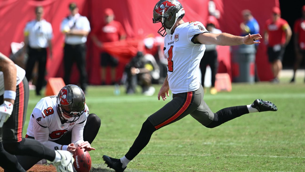 Bucs' McLaughlin hits 65-yard FG against Eagles