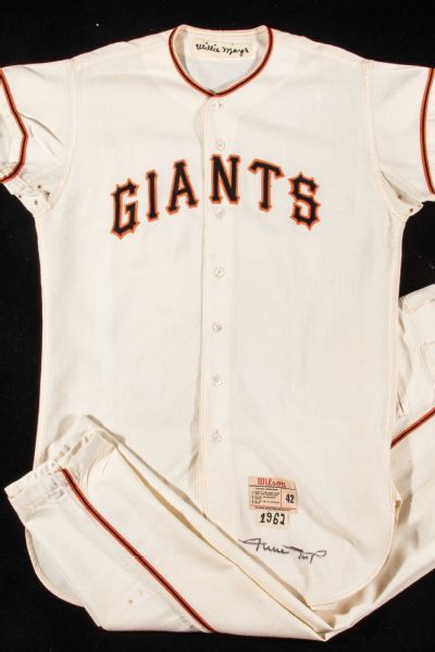 Subasta histórica: Colección de Willie Mays recauda $6.5M para su fundación