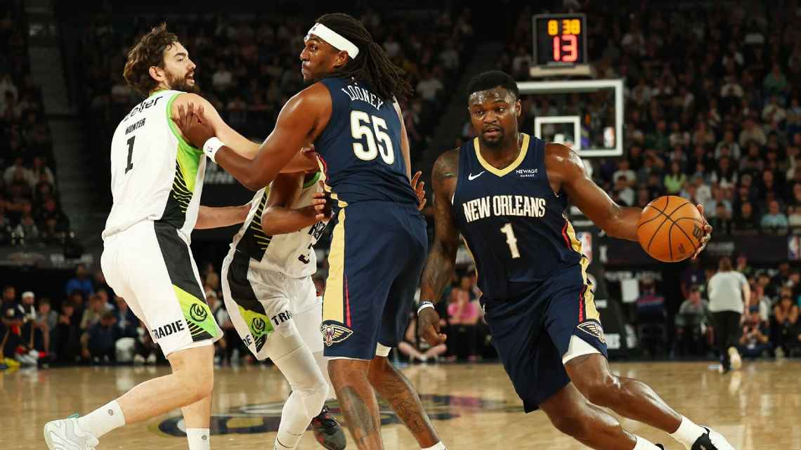 Zion Williamson playing basketball