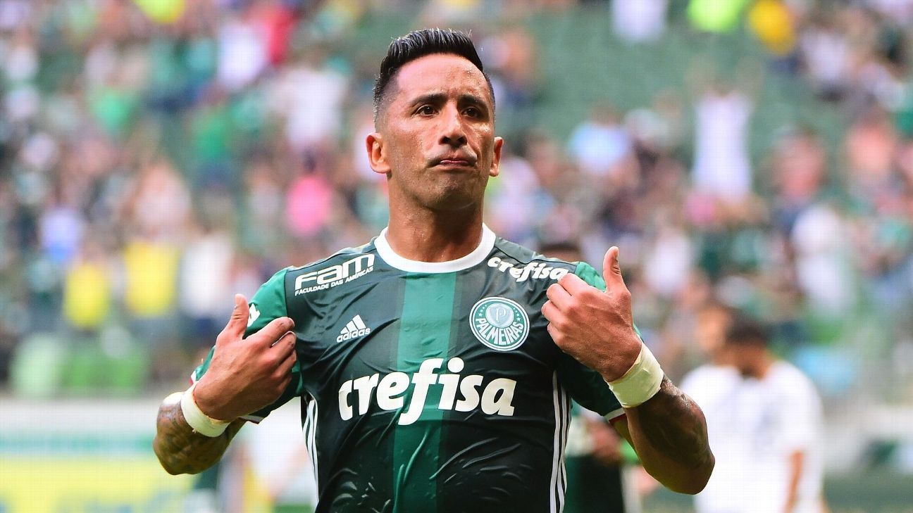 Ex-Palmeiras e Grêmio: Lucas Barrios assume como técnico de clube paraguaio