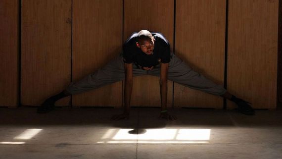 Victor Wembanyama Shaolin ibodatxonasida Chan meditatsiyasini bajarmoqda