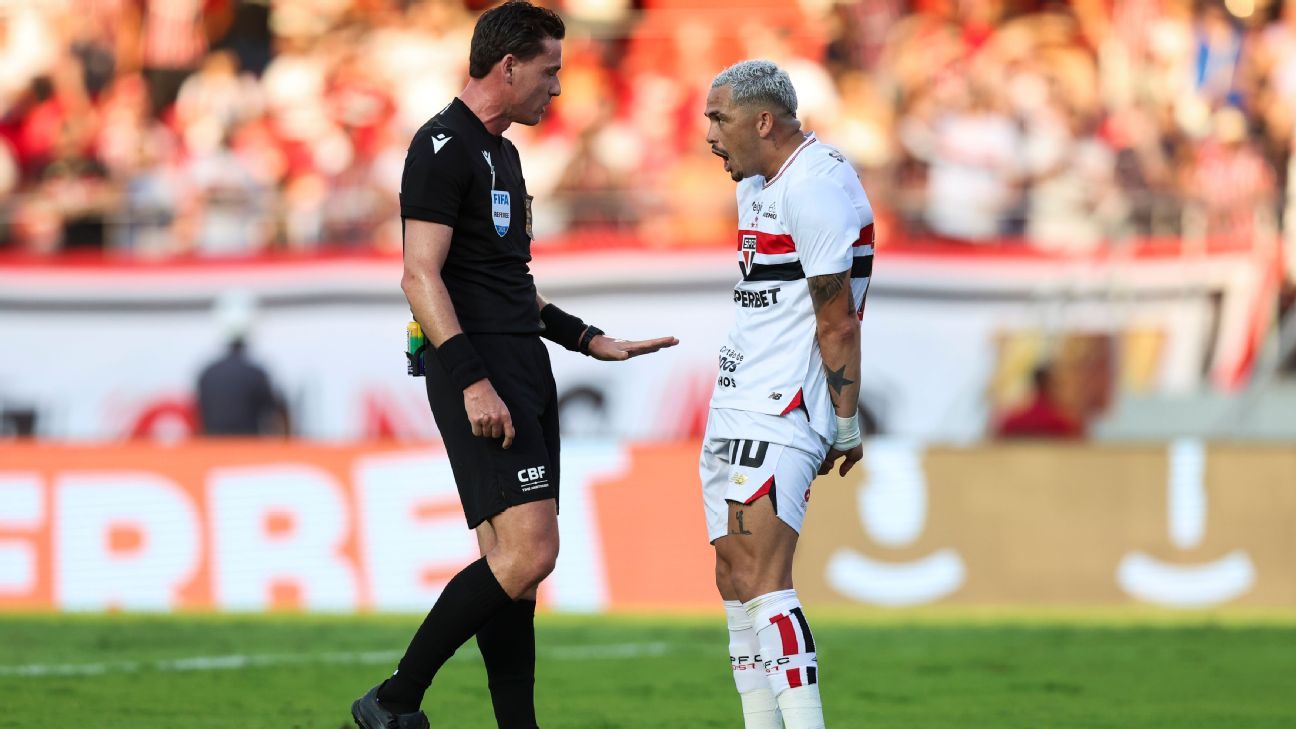Transparência do VAR em Xeque: São Paulo Pressiona por Áudios e CBF Enrola!