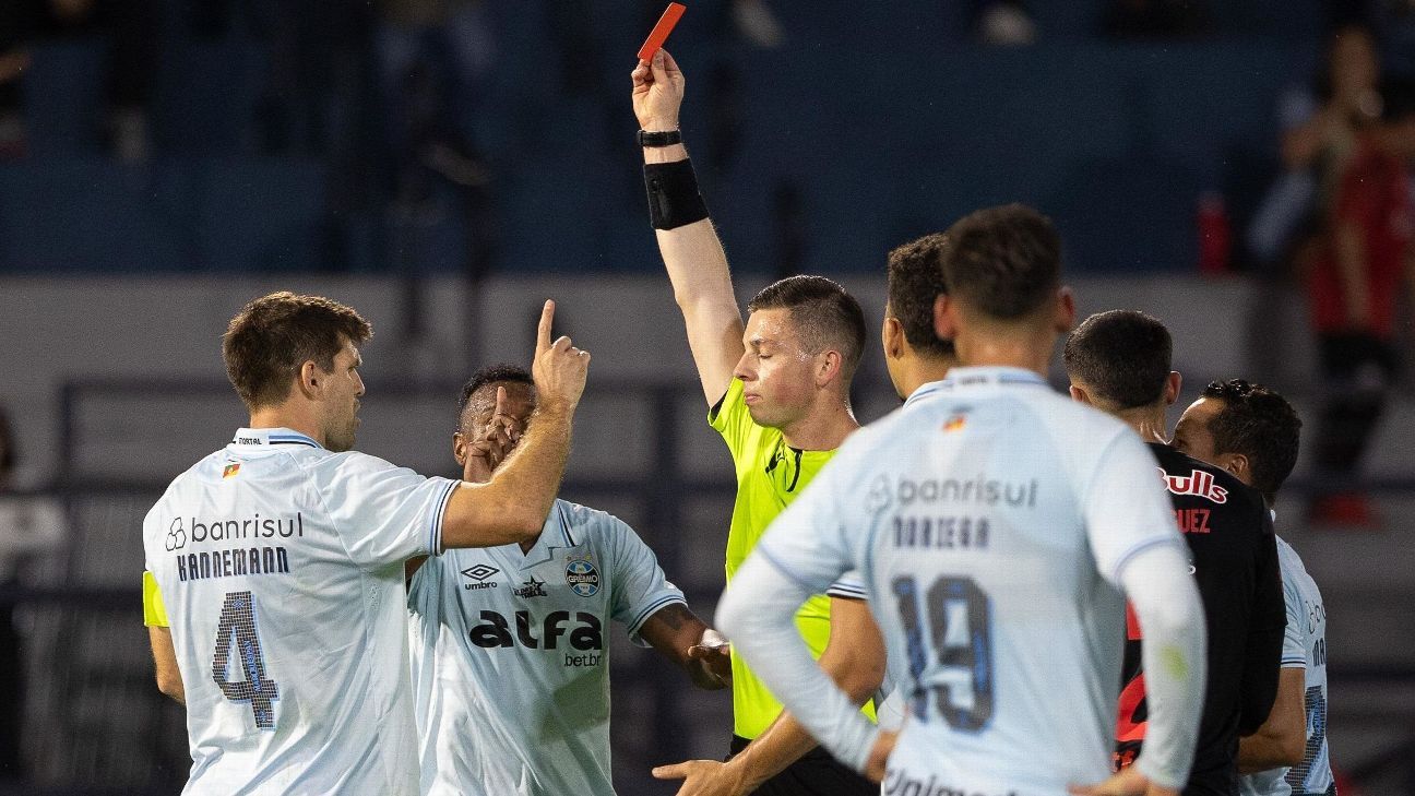 Procuradoria solicita revisão de cartões a Marlon e Kannemann em partida do Grêmio.