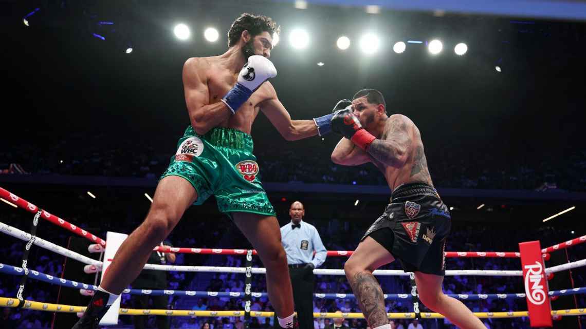 Hamzah Sheeraz boxing