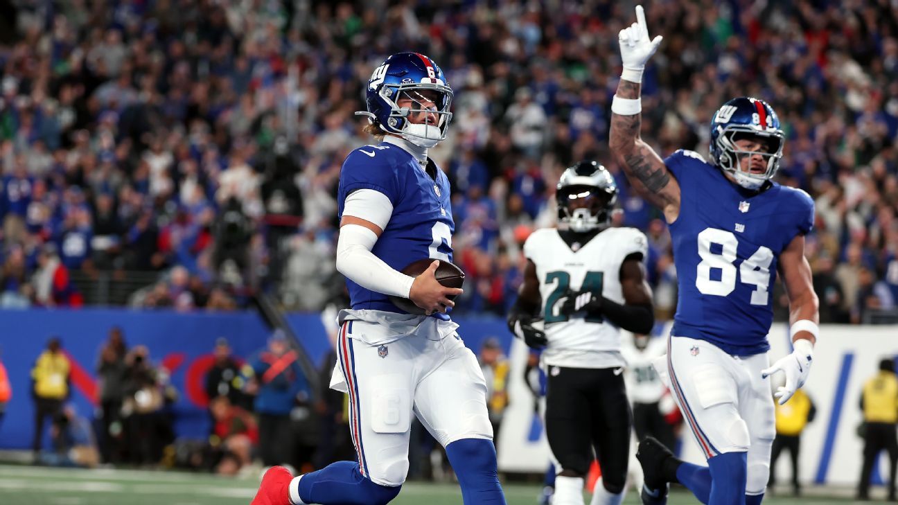 Follow live: Giants pulling away from Eagles with another Skattebo TD