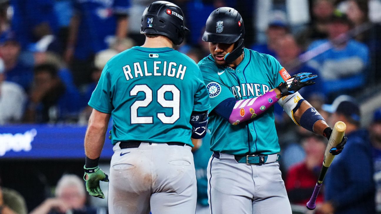 Mariners shut down Jays' bats to steal Game 1