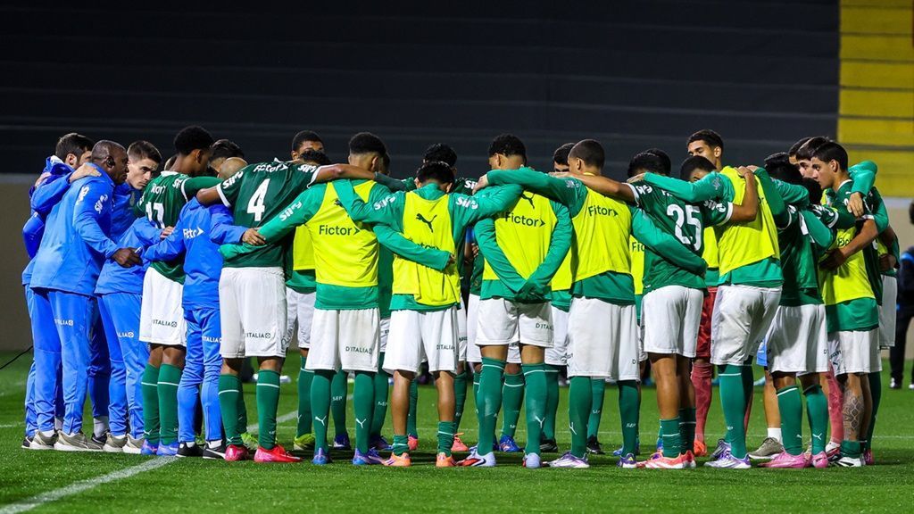 Diretor do Palmeiras comenta afastamento do sub-17 e critica egos no futebol