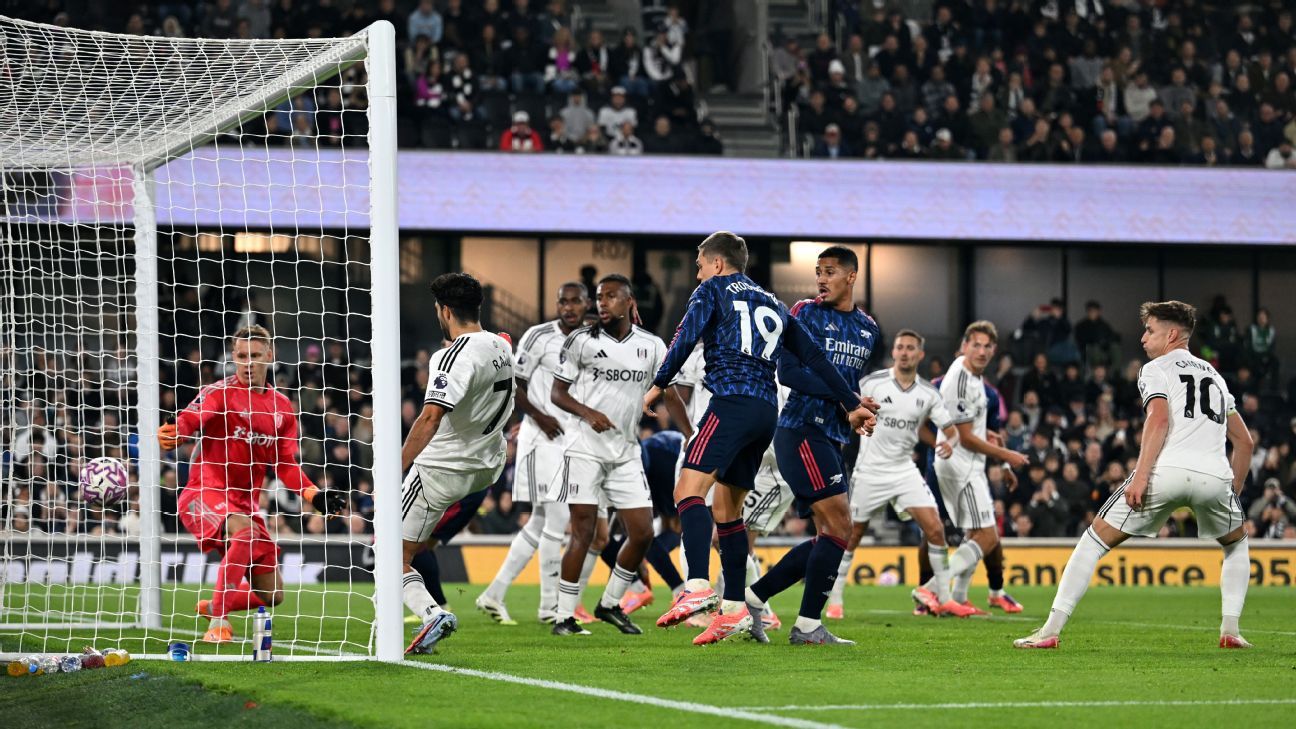 Arsenal marca no segundo tempo, bate Fulham fora de casa e mantém liderança da Premier League