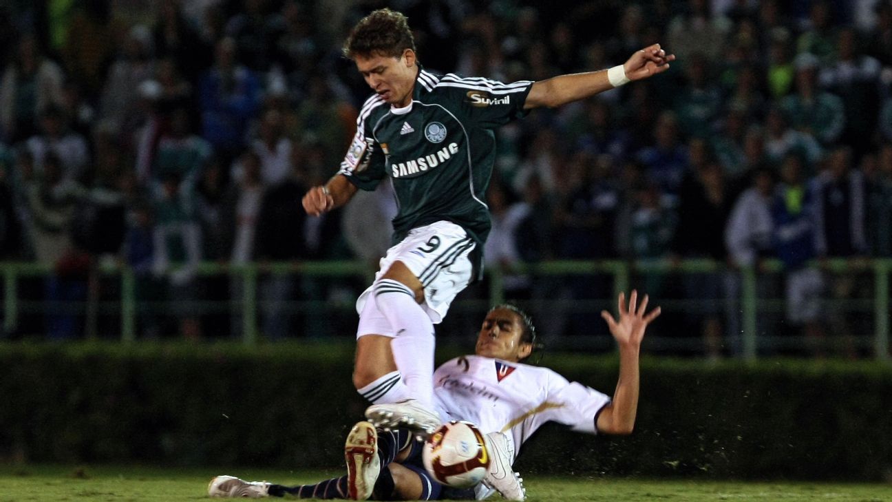 'Vitor Roque do passado', Keirrison relembra 'perrengue' e explica razão de não ver Tigrinho como '9'