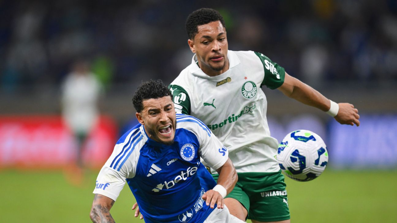 Descoberto como volante e saída na Justiça: o passado de Vitor Roque no Cruzeiro antes de reencontro