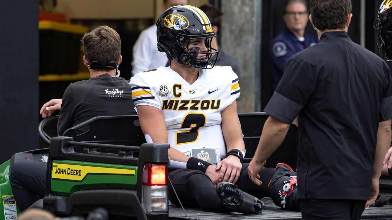 Mizzou QB Pribula carted off field with leg injury