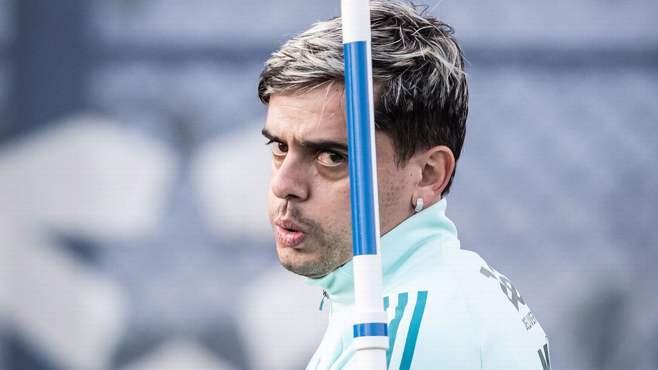 Saída do Cruzeiro? Volta ao Corinthians? Os detalhes do futuro de Fagner para 2026