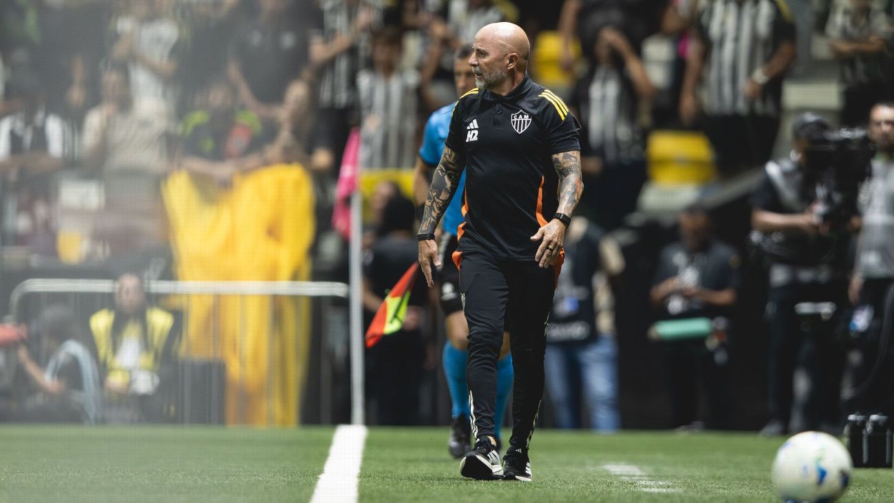 Sampaoli admite 'surpresa' com Atlético-MG na final da Sul-Americana: 'Não imaginávamos que o time poderia dar uma resposta'