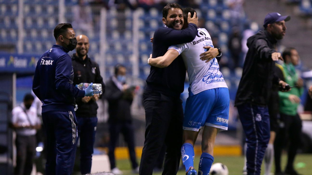 Nicolás Larcamón's Puebla Aims to Upset Cruz Azul in Thrilling Clash