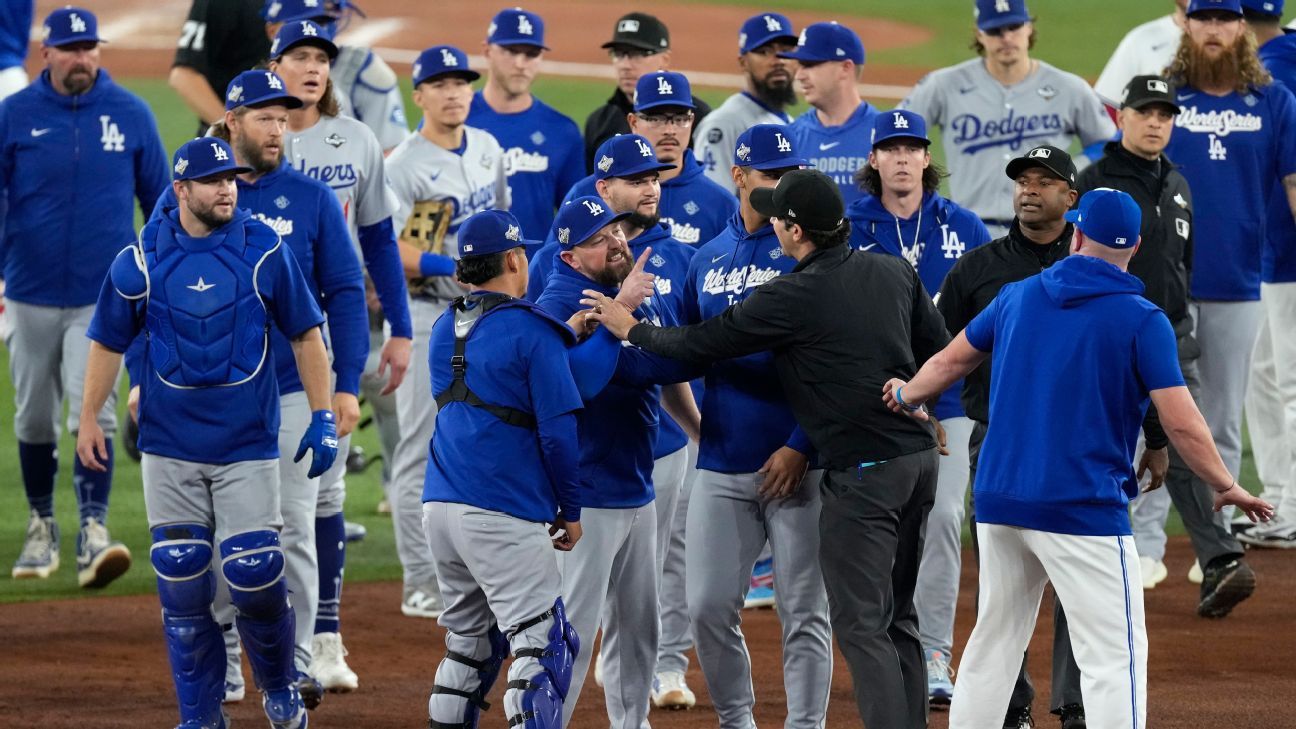 Benches clear after Jays SS Gimenez hit by pitch